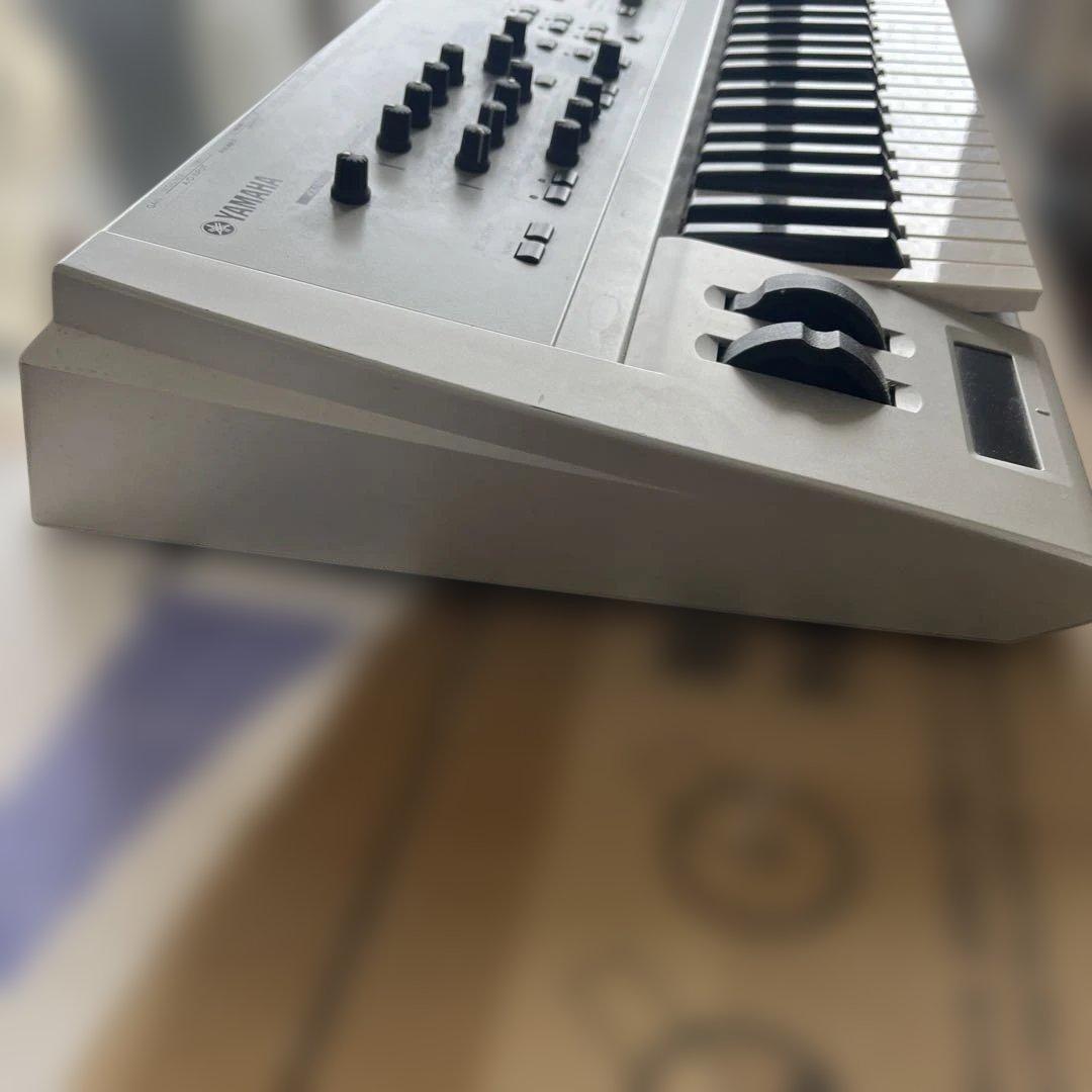 YAMAHA CS6X シンセサイザー 61鍵 中古ジャンクにての通販はau PAY