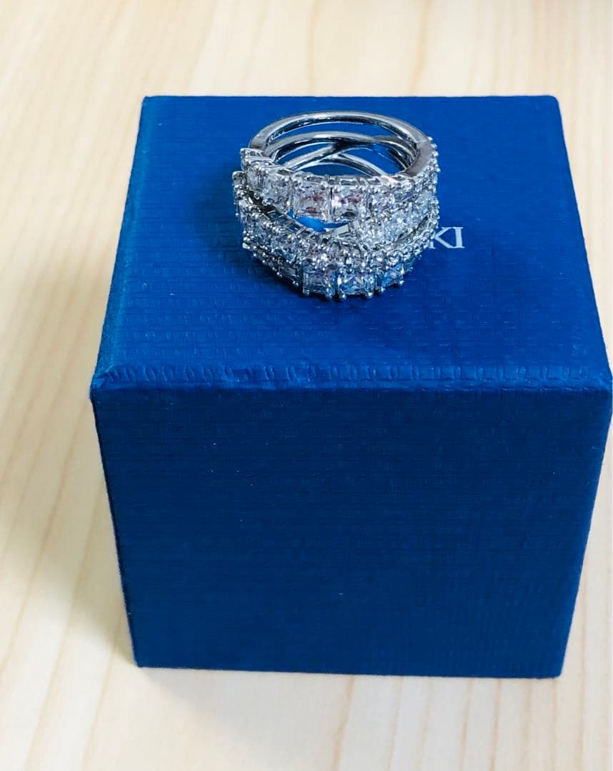 スワロフスキー Swarovski Hyperbola twist リング52号