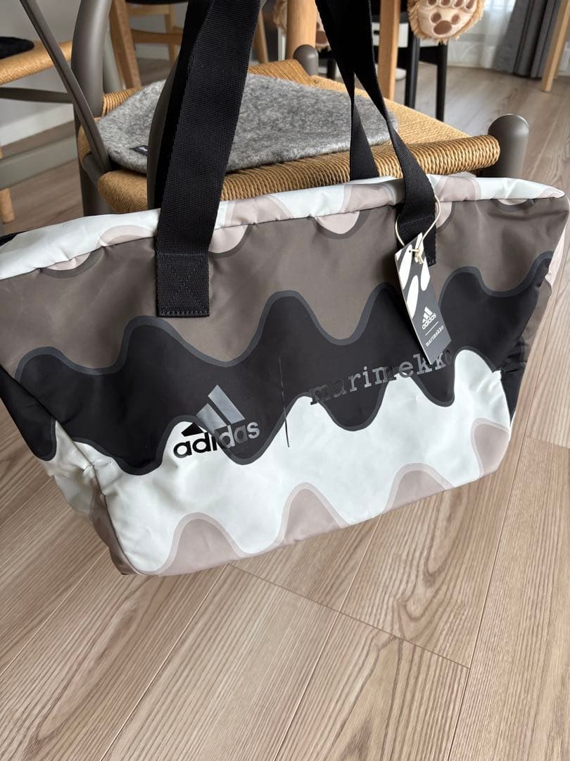 アディダス×マリメッコ　コラボ　ボストンバック