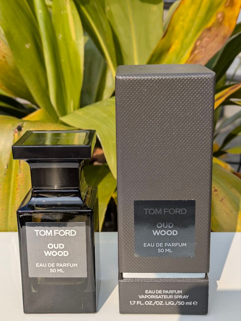 TOMFORD トムフォード ウード ウッド オード パルファム たっぷり残量有 Amazon | トムフォード TOM FORD ウード ウッド 2ml EDP ミニ香水