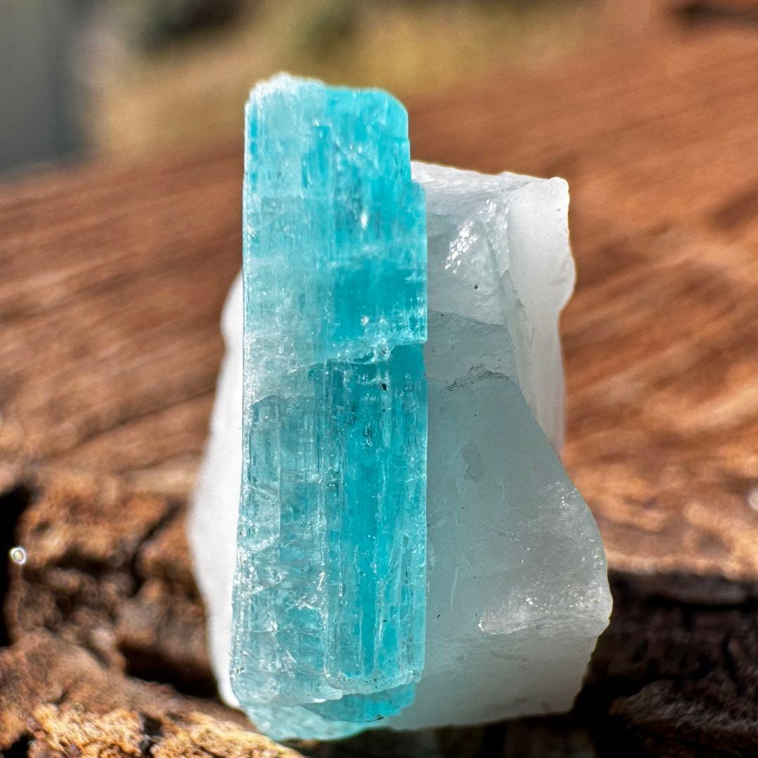 パライバトルマリン 原石 母岩付き 3,6ct