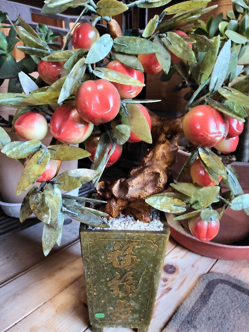 中国美術系　石？ガラス？製　盆栽風　桃果実装飾オブジェ 福禄寿