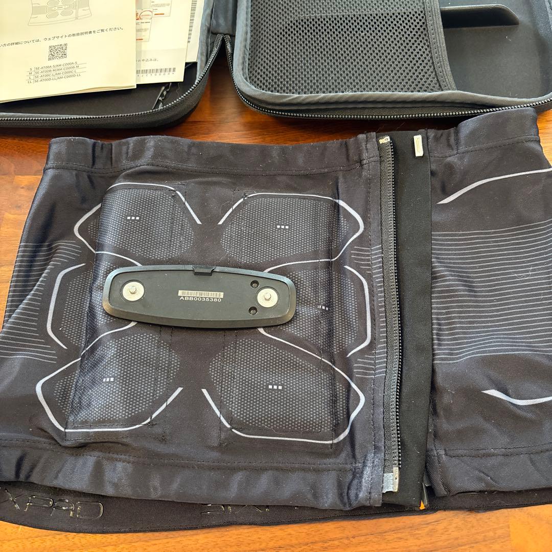 SIXPAD Powersuit Lite腹筋トレーニング用 ジェルシートなしで腹筋、太もも・ヒップを鍛える次世代型EMSスーツ