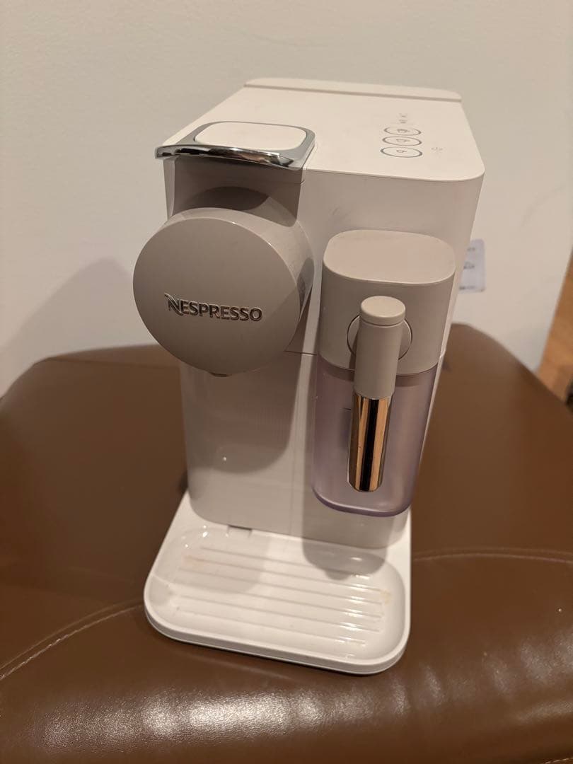 Nespresso ラティシマ・ワン カプセル式コーヒーメーカー F111型