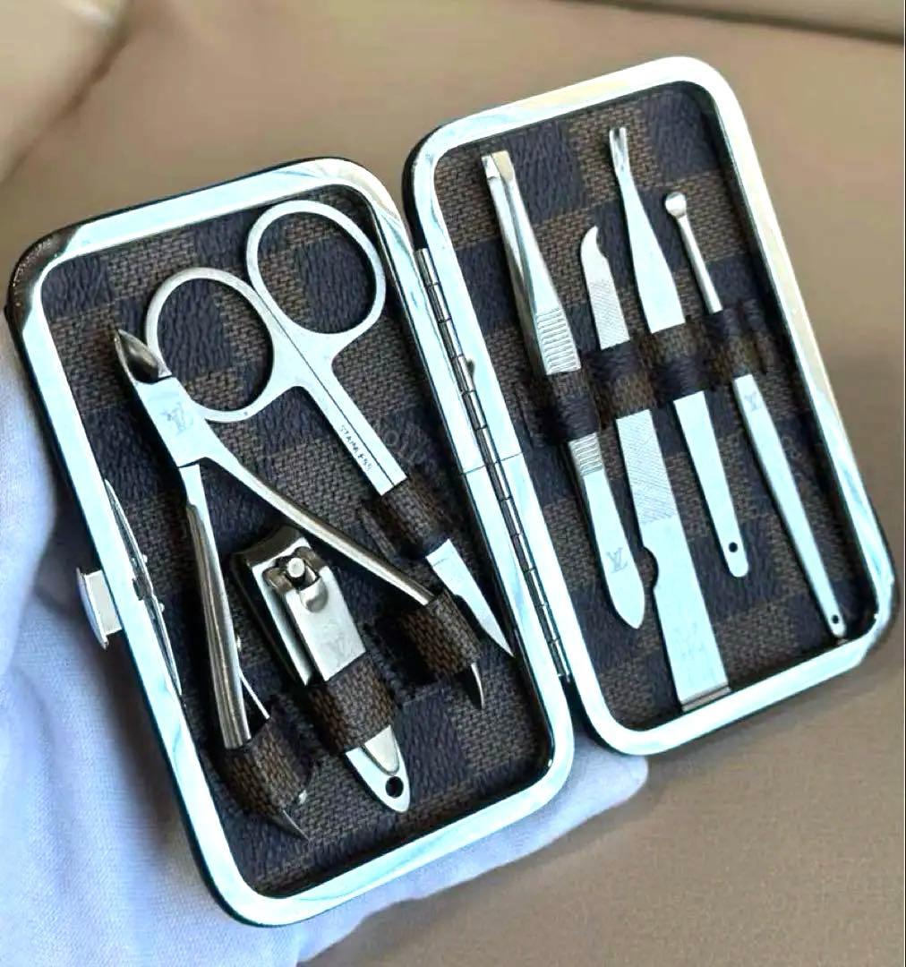 極美品！ LOUIS VUITTON ダミエ トラベルキット 爪切り 耳かき 極美品！ LOUIS VUITTON ダミエ トラベルキット 爪切り 耳かき - メルカリ