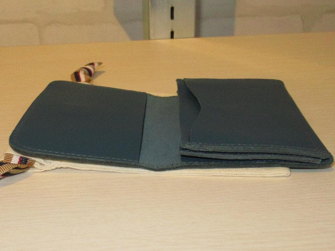 新品・タグ付き】 イルビゾンテ限定カラーカードケース (フォレスト