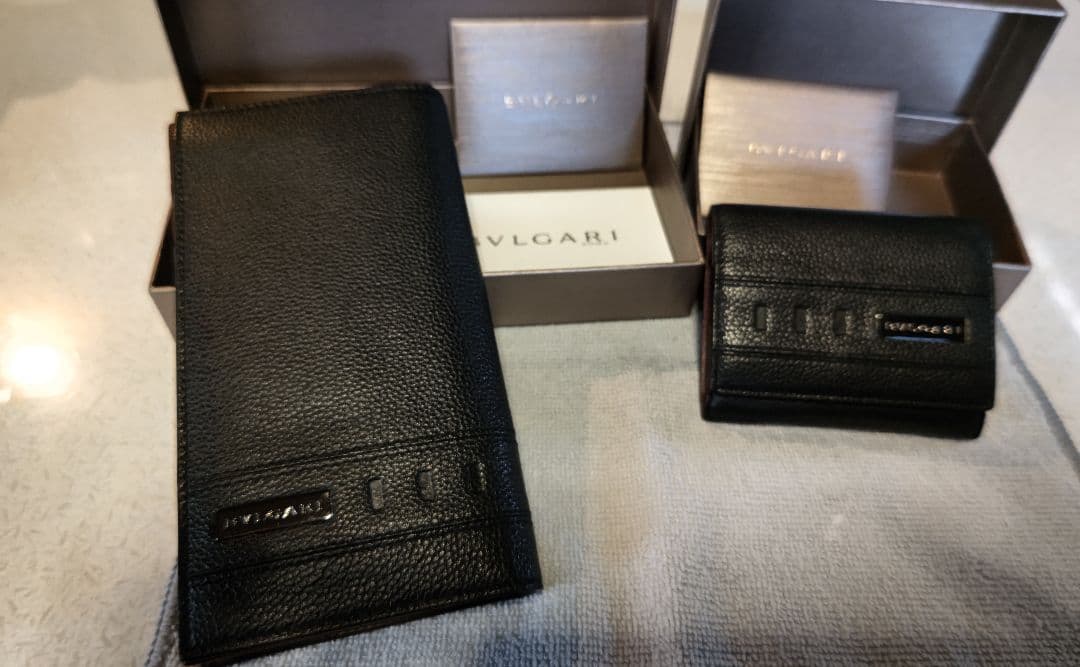 ブルガリBULGARI ブラック 長財布、ケース2点セット箱付き。