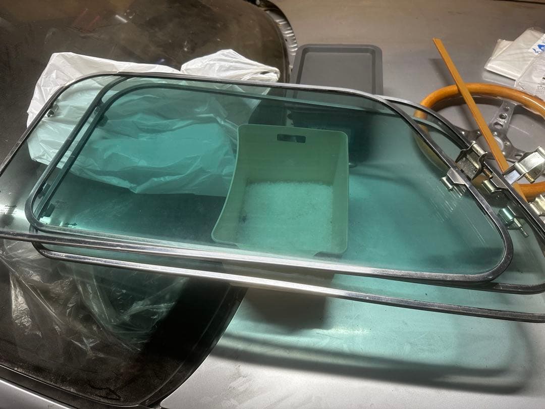 ローバーミニ　開閉式リアガラス　窓　片側