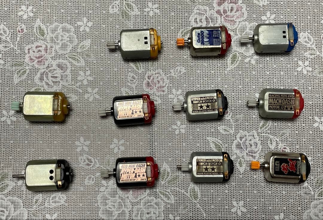 値下げ タミヤ ミニ四駆スーパーレーサーズボックス2個＋モーター11個