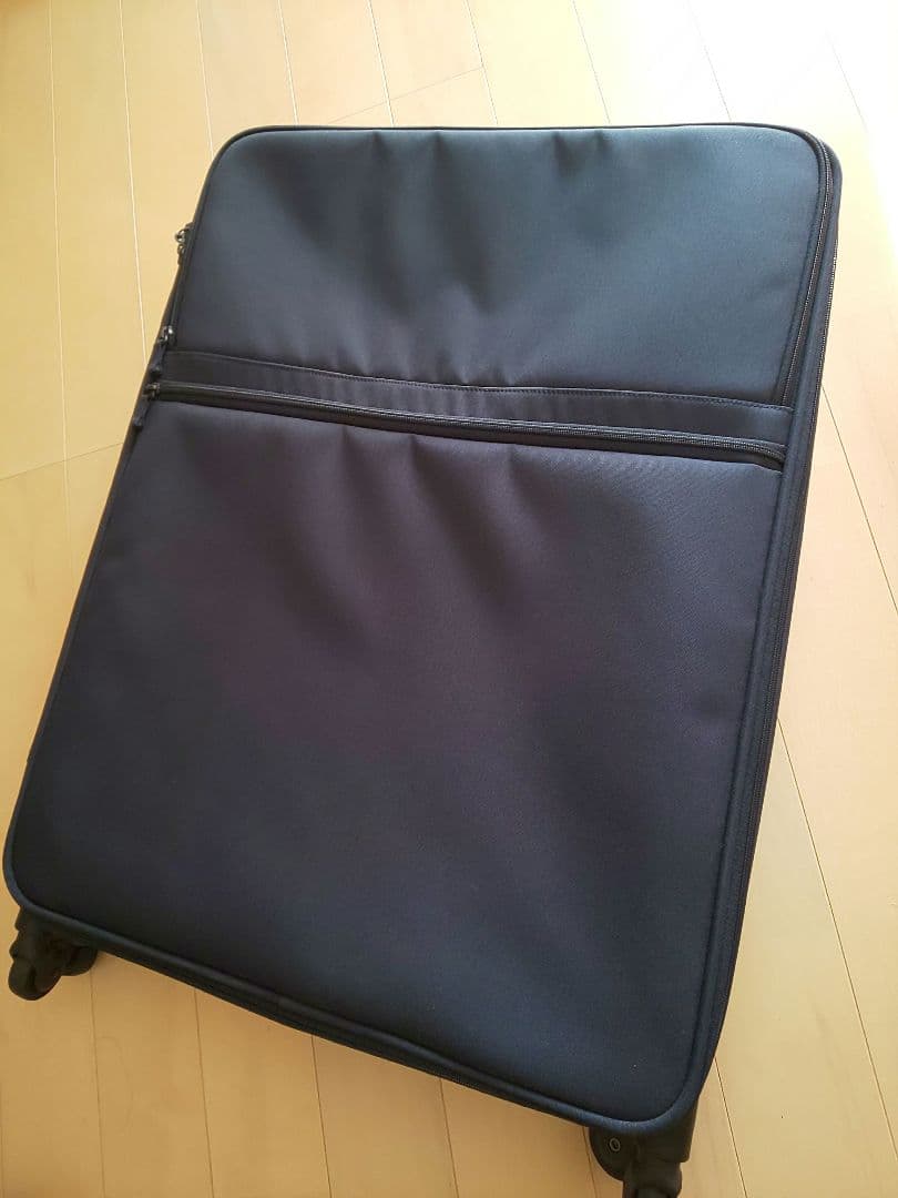 【新品未使用】無印良品 半分の厚みで収納できるソフトキャリーケース (XL) MUJItoGO那覇空港】半分の厚みで収納できるキャリーケース