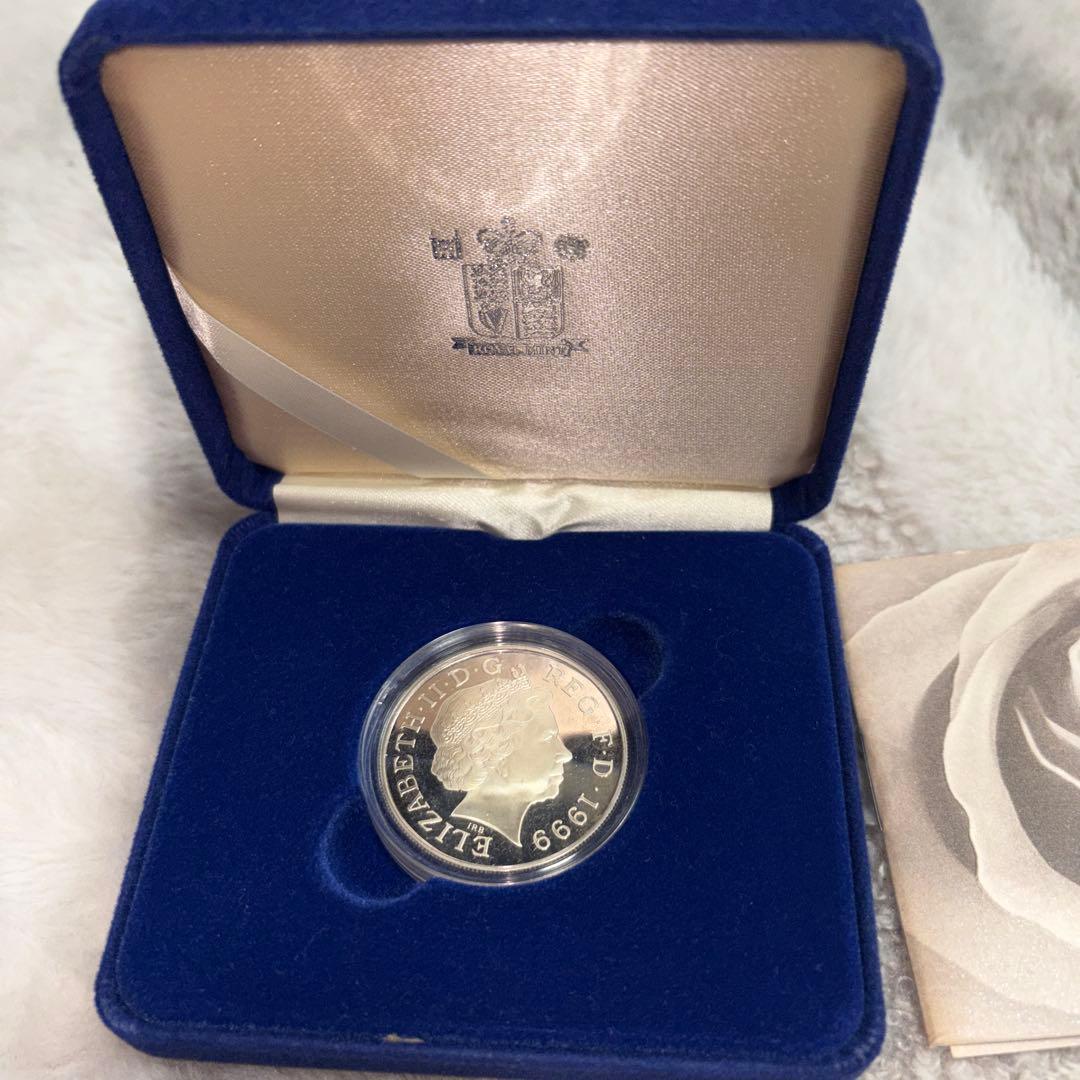 ダイアナ妃 記念硬貨 純銀5ポンド - メルカリ