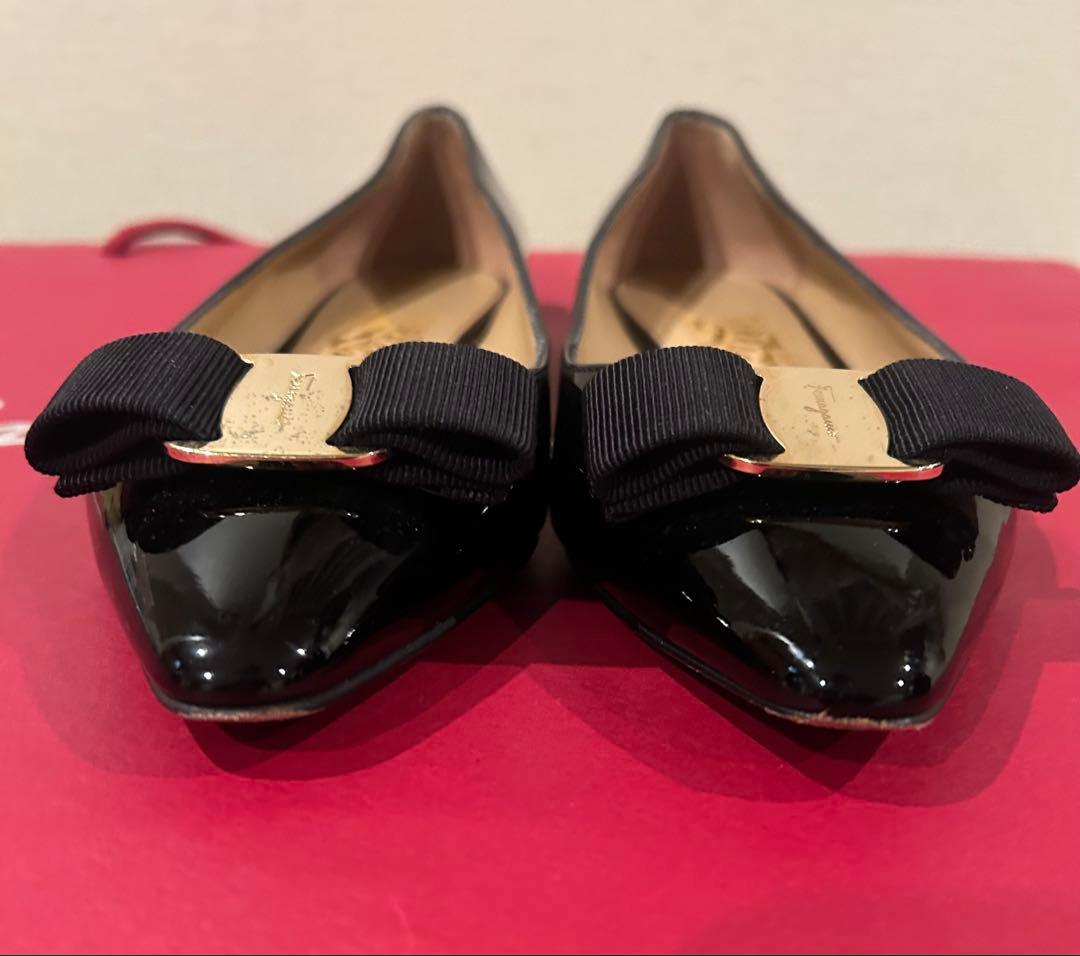 美品 FERRAGAMO VARA ヴァラ パンプス フェラガモ 卒業式 6D