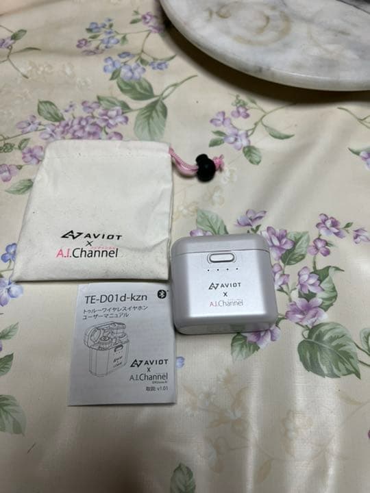 極美品　希少　キズナアイ×AVIOT  イヤホン　リミテッドバージョン バーチャルYouTuberキズナアイの声を採用した初のワイヤレスイヤホンが