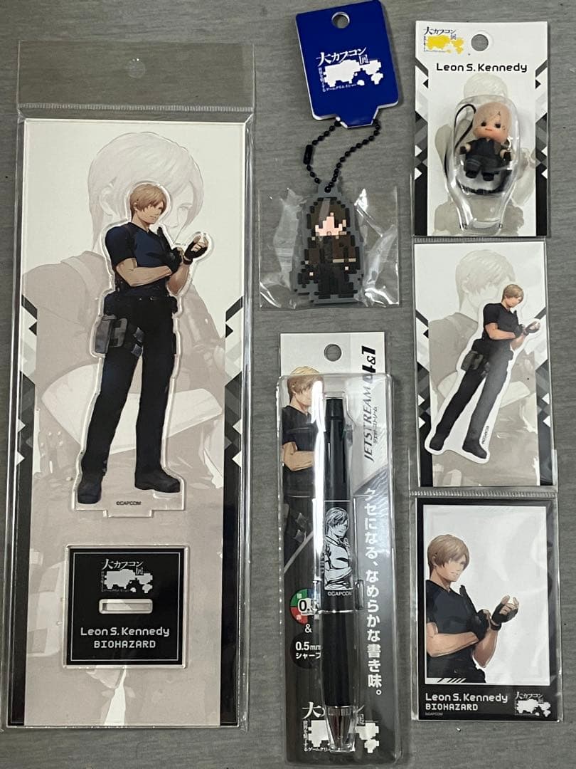 大カプコン展】バイオハザード レオン セット アクスタ キューピー 他