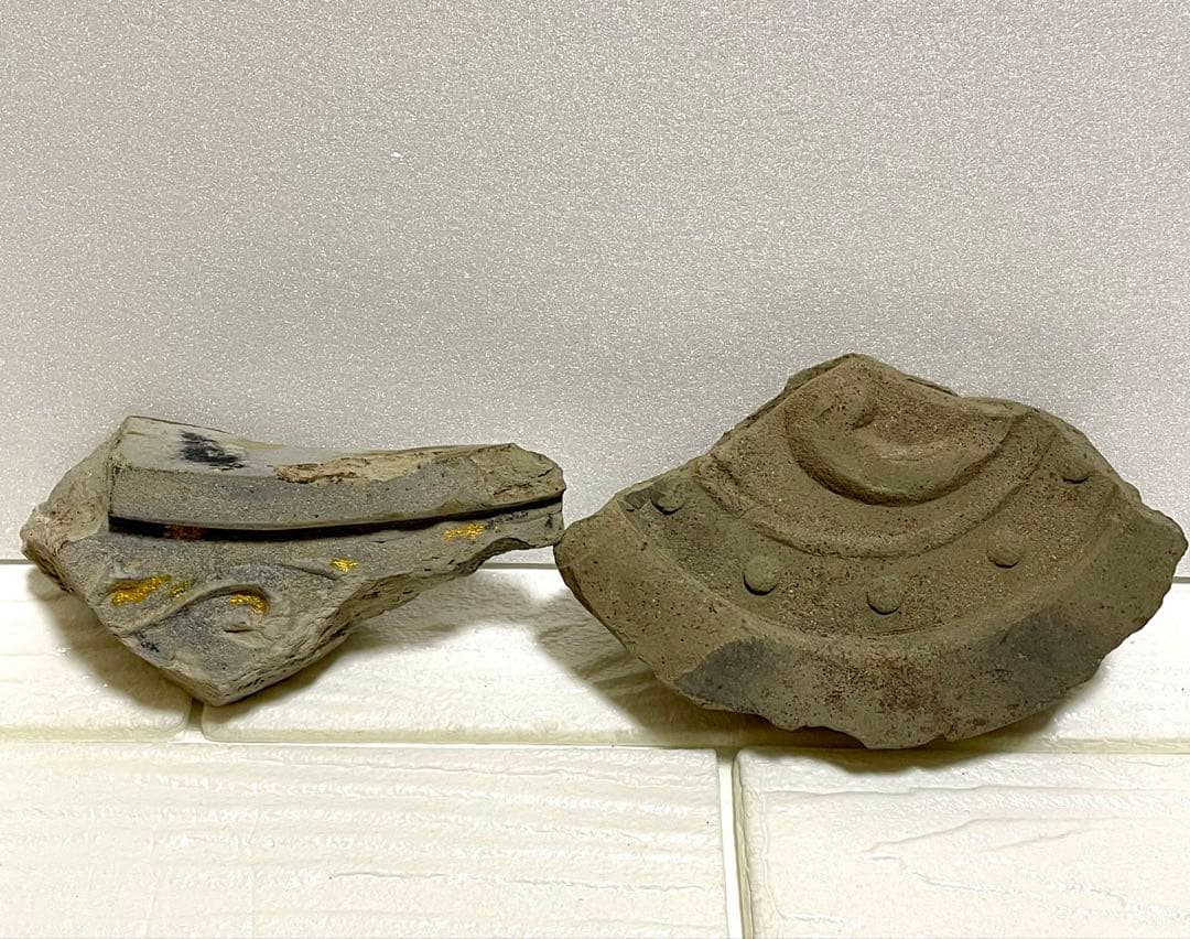 ◎安土城 金箔軒平瓦片・軒丸瓦片 安土桃山 織田信長 古瓦 戦国時代 金箔軒平瓦 文化遺産オンライン