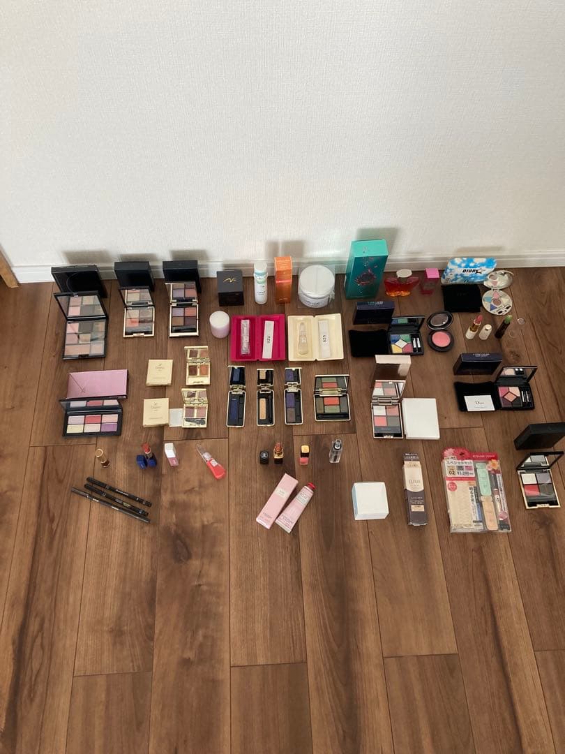 コスメまとめ売り　SUQQU、Dior、CHANELetc限定色も有り