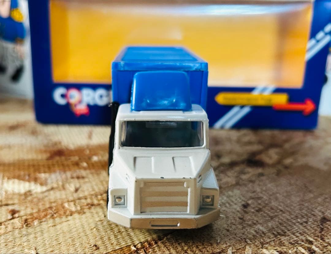 81' Corgi adidas Scania truckアディダスミニカーGB - メルカリ