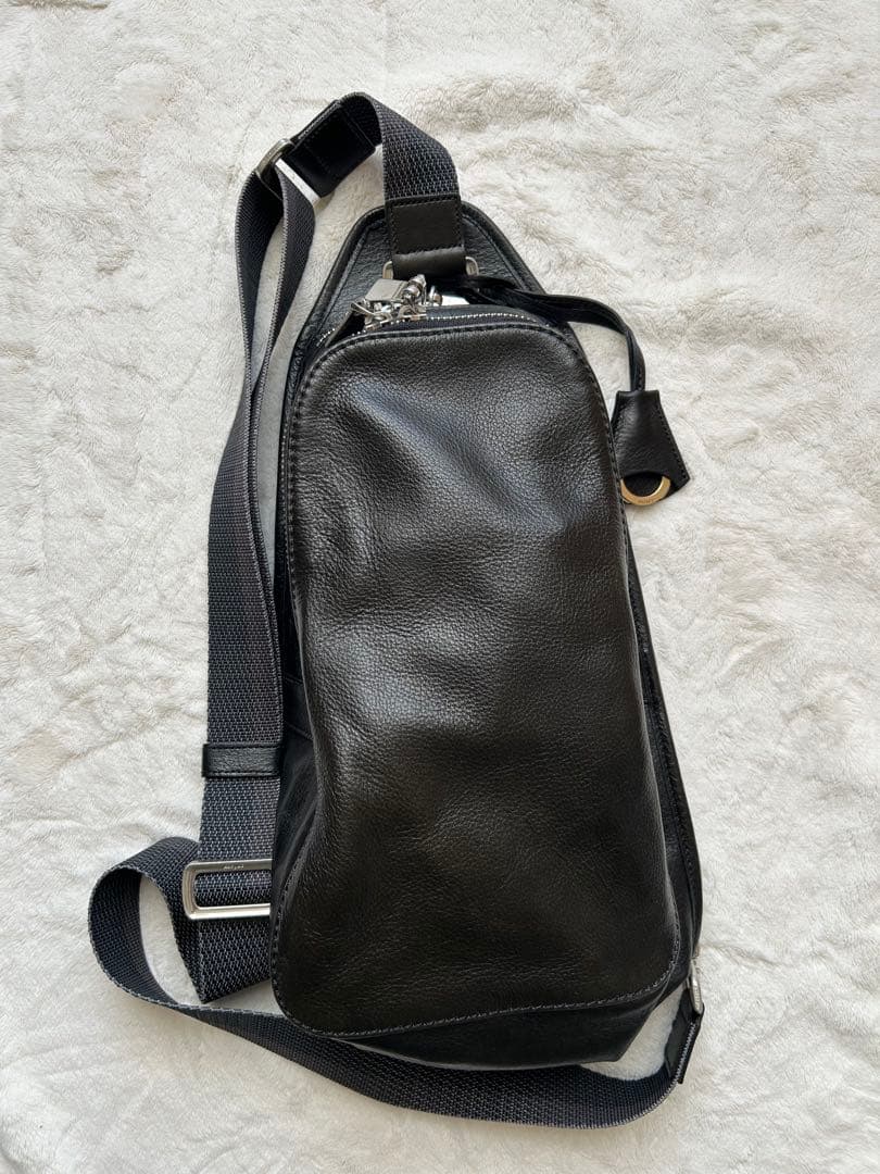 アニアリ　ボディバッグ　アンティークレザー　ネイビー