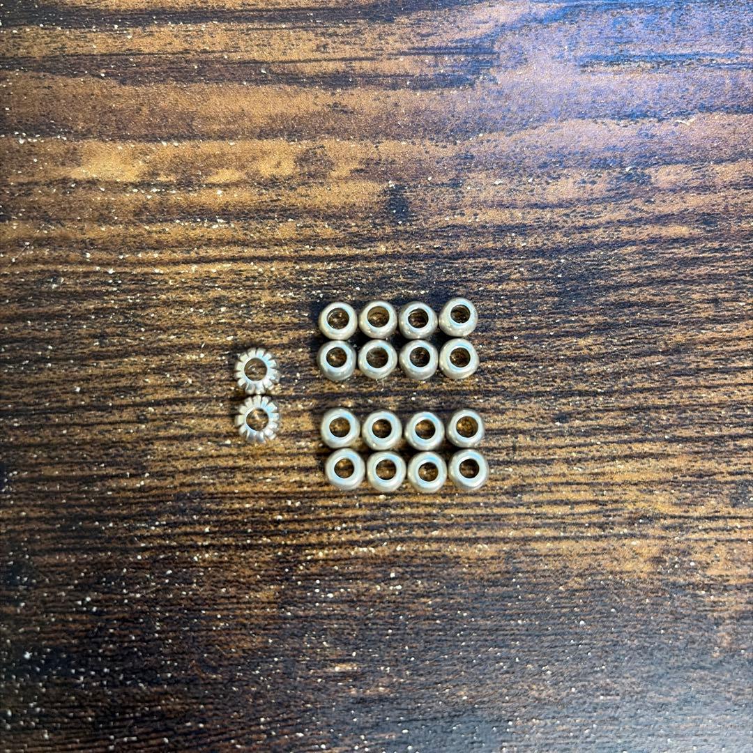 ラリースミス　ラウンドビーズ×16個＋シェルビーズ×2個　セット販売