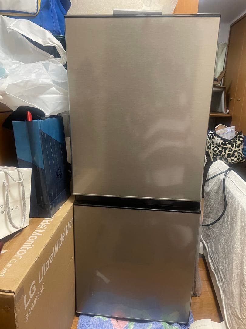 シルバー冷蔵庫