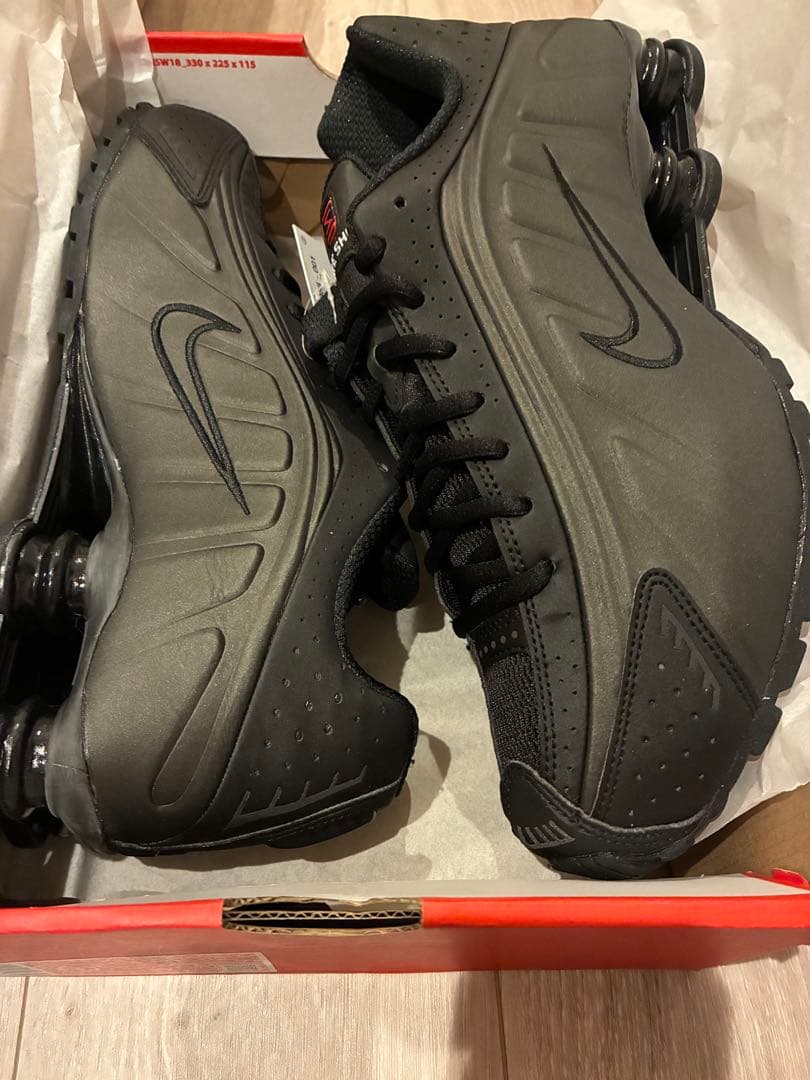 新品未使用　NIKE SHOX R4 28cm