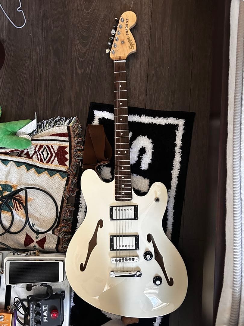 Squier Starcaster スターキャスター　オリンピック Affinity Series Starcaster Deluxe - Olympic White – Dave's Guitar Shop