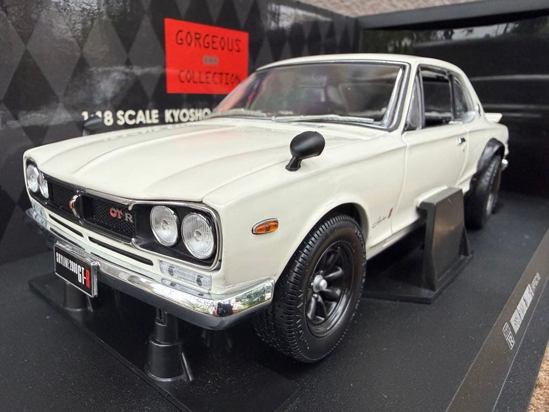 京商　日産スカイライン2000GT-R(KPGC10)ワイドホイル　ホワイト