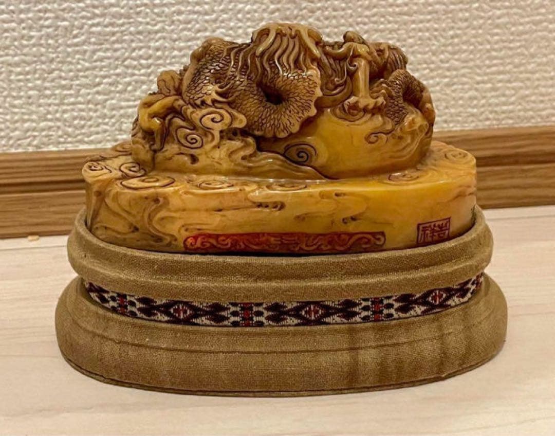 中国古美術・珍蔵箱付・寿山石盤龍極細工彫刻・雍正元年内務