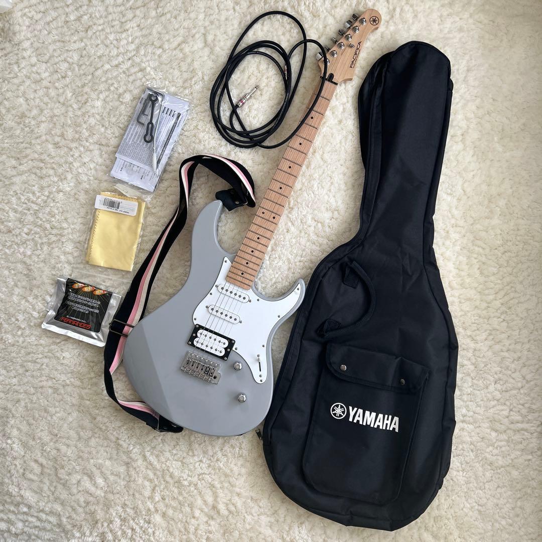 パシフィカ　ギター　グレー　フェンダーピック