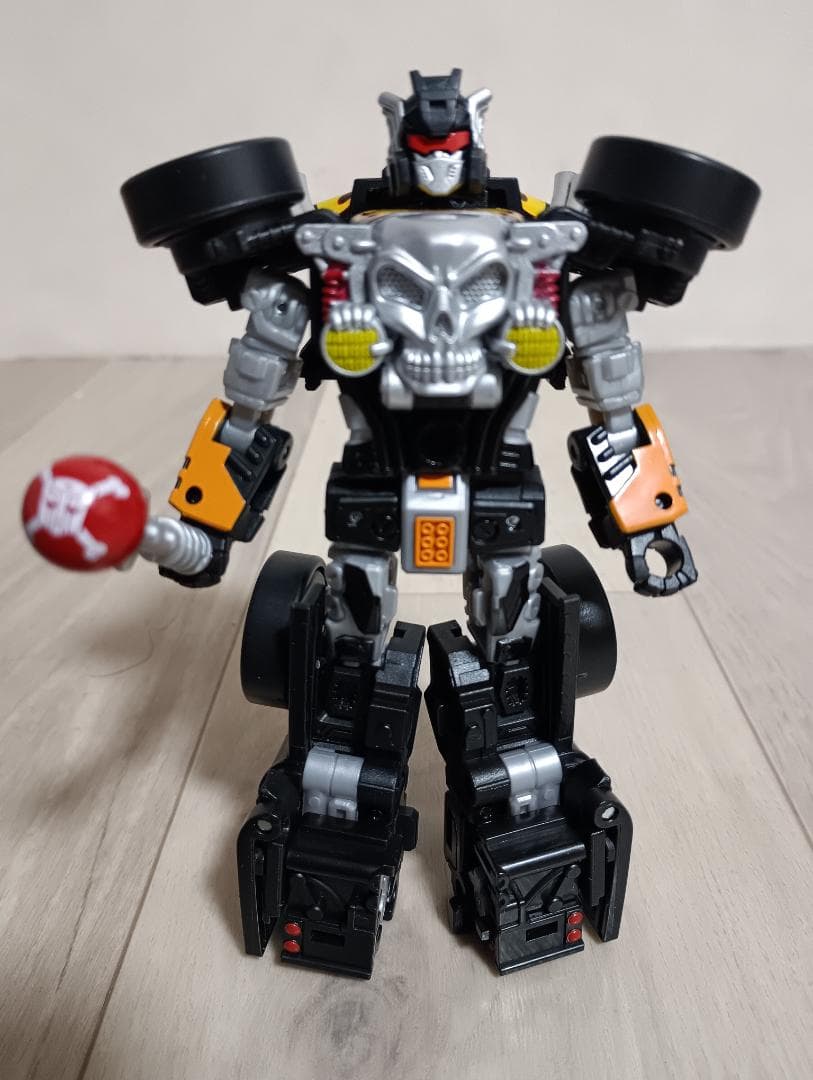 トランスフォーマー　ホットウィール　ｘ　ボーンシェーカー　Bone Shaker
