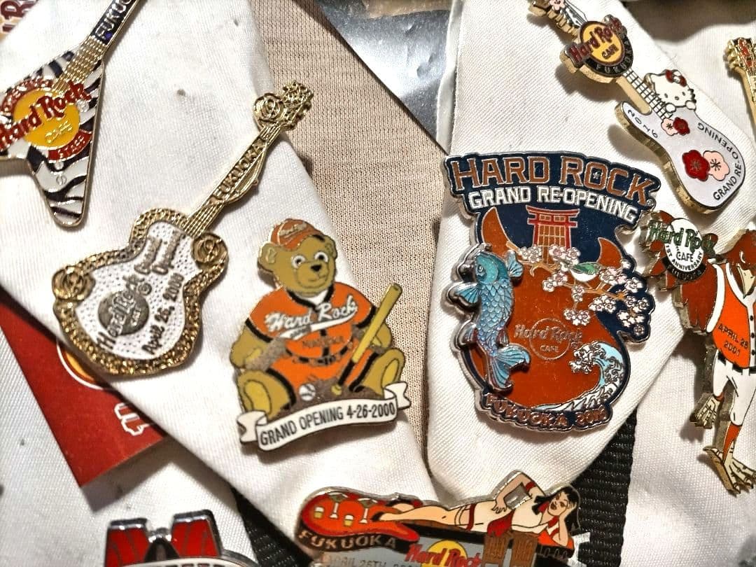 ハードロックカフェ　福岡　アニバーサリーピン　全４６個セット　OSピン他オマケ付