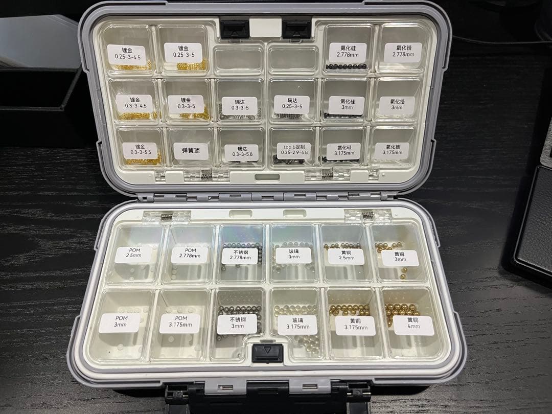 Fidget Toy Accessories MegaBox 調整ツールボックス Fidget Sensory Personalized Storage Box, Desk Toy Mystery | School