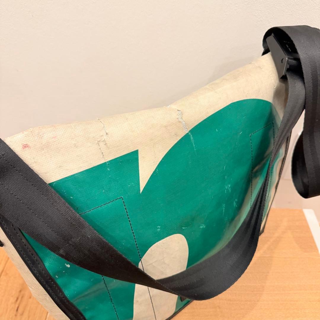 希少 フライターグ メッセンジャーバッグ F14 DEXTER 白 緑 A4 - メルカリ