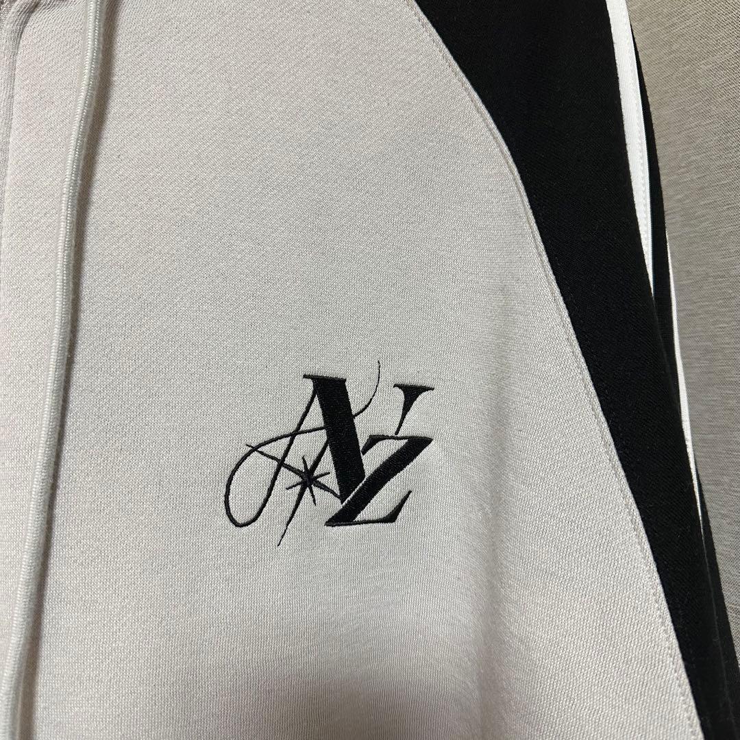 美品】NiziU AWAKE フーディー XL - メルカリ