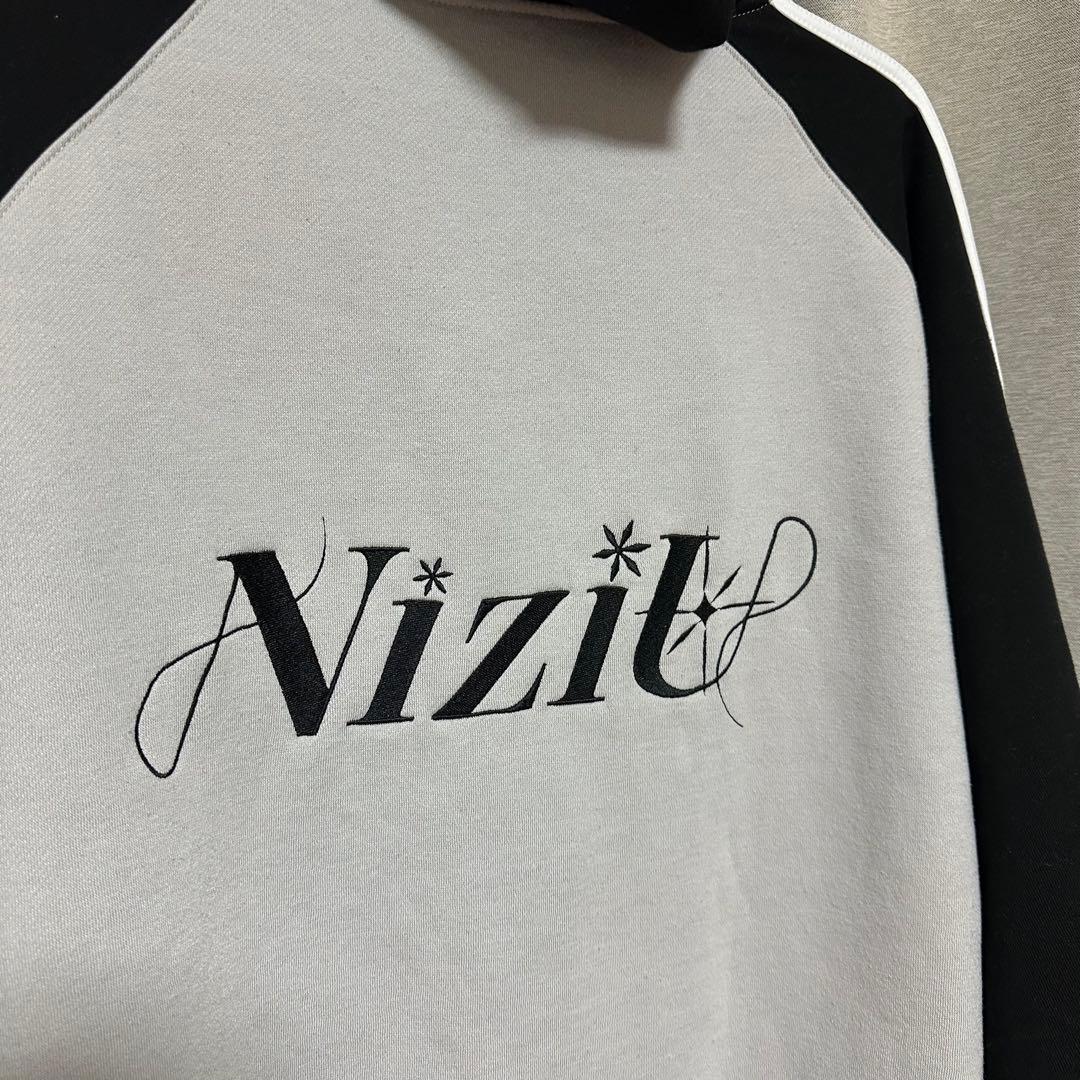美品】NiziU AWAKE フーディー XL - メルカリ