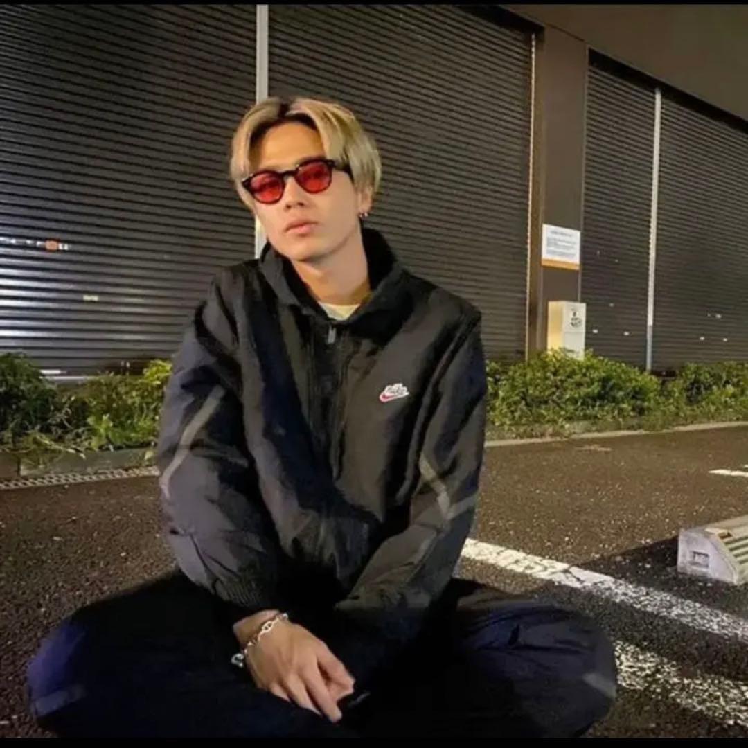 かにかまNike 筆記体ロゴ　上のみ