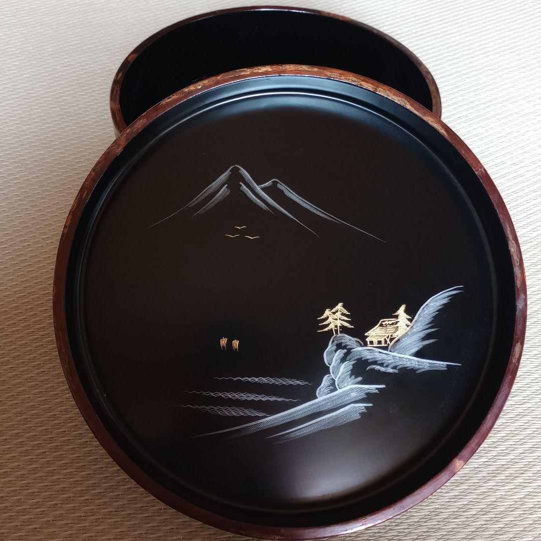 桜皮茶櫃、蓋の裏面は漆塗り で二重構造 山の風景が描かれた非常に珍しい茶櫃です