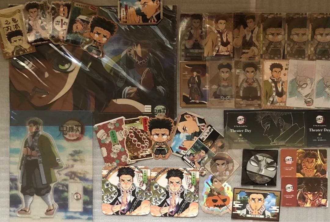 【大量】鬼滅の刃　悲鳴嶼行冥　まとめ売り　アクスタ　ブロマイド　缶バッジ 鬼滅の刃 悲鳴嶼行冥 デコレクション缶バッジ こどもの日2022アクスタ