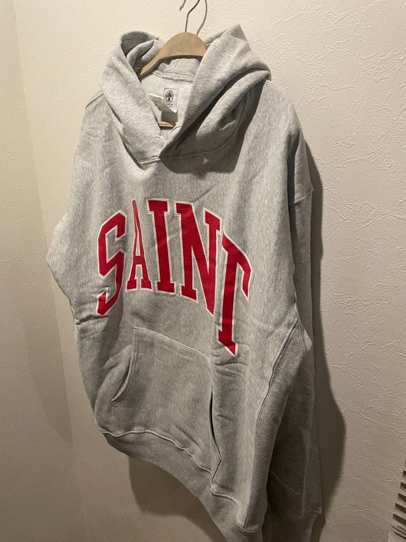 SAINT M××××ビッグロゴフードパーカー グレー Saint Mxxxxxx(セントマイケル)のメンズ パーカー・フーディ 人気