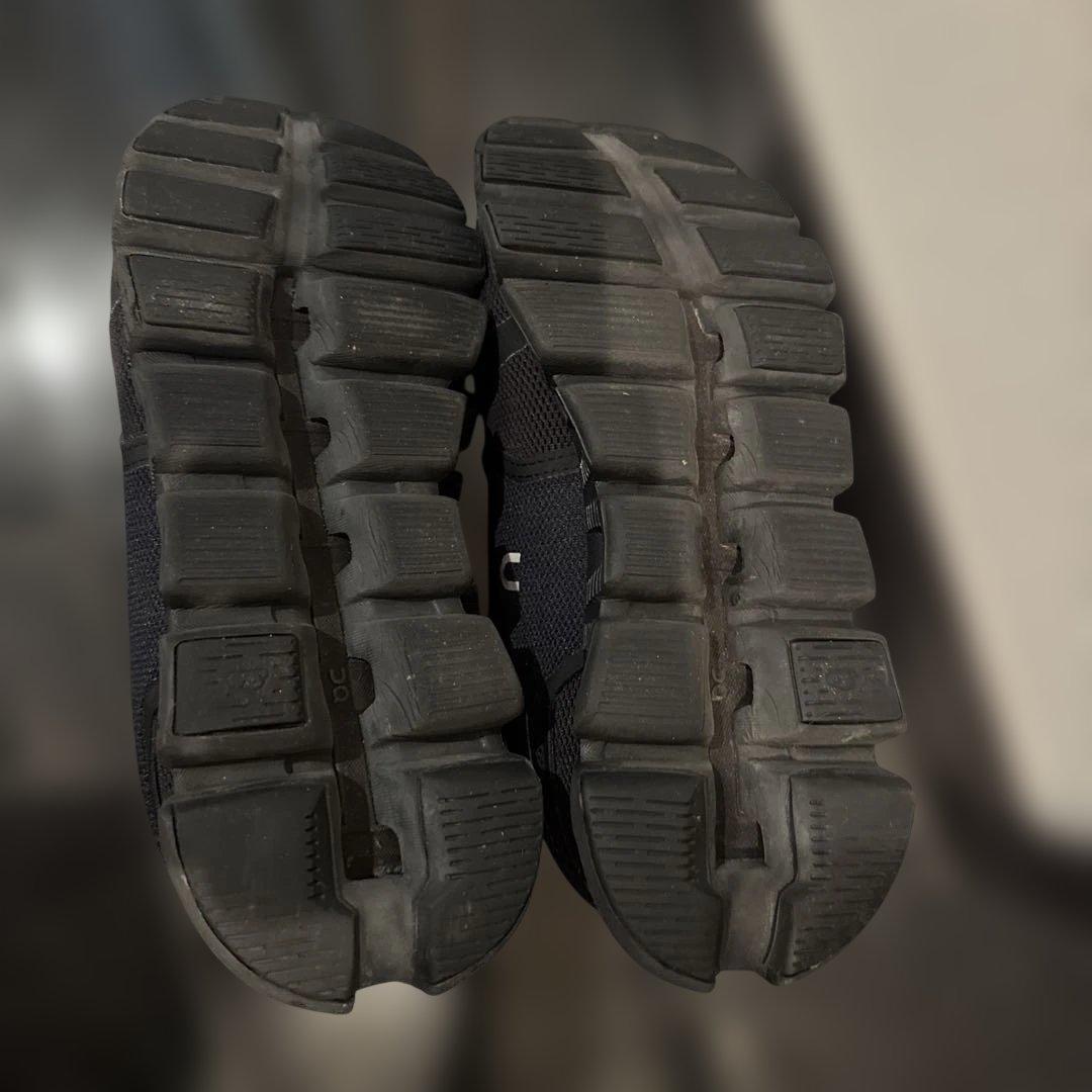 on Cloud 5 7.5 24.5cm ブラック 中古