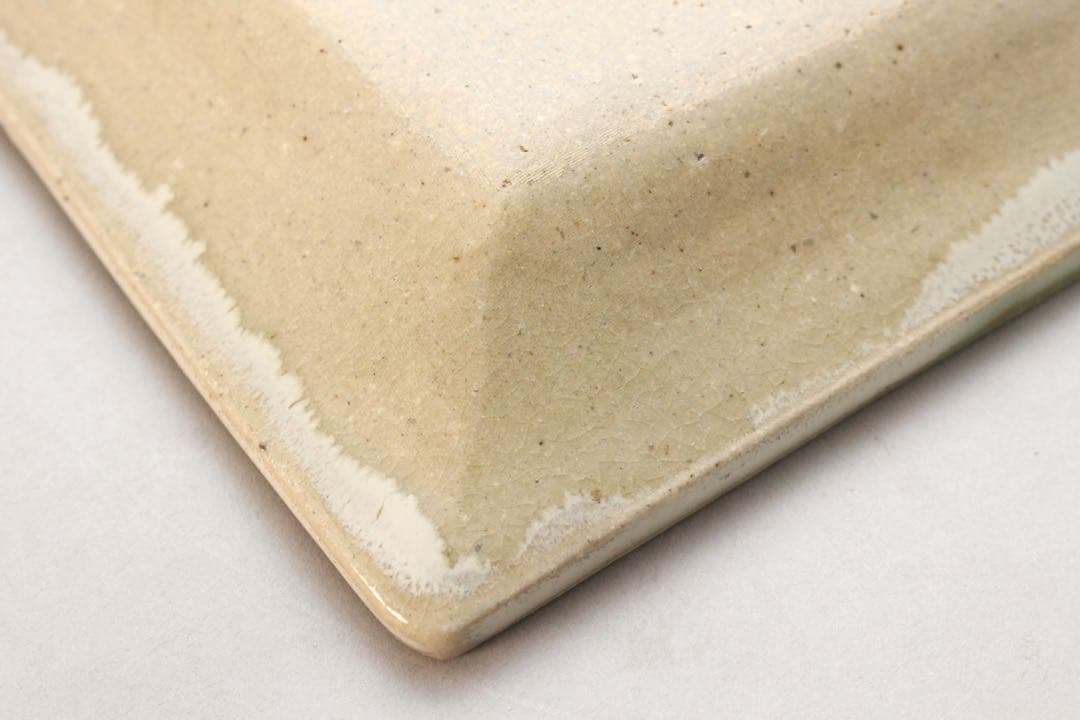 No4437 益子民窯 佐久間藤太郎 造 乳白釉梅花絵飾皿 共箱 角皿 送料