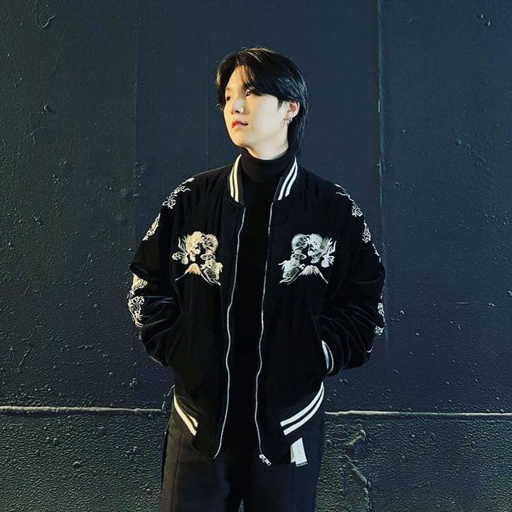 SUGA (BTS) 着用 ベロアスカジャン 刺繍 龍 希少 レア Fサイズ - メルカリ