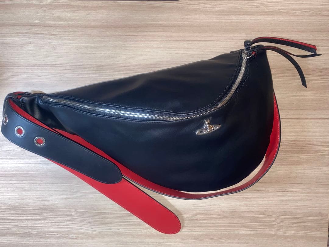 ヴィヴィアンウエストウッド PUNK変形ボデ イバッグ