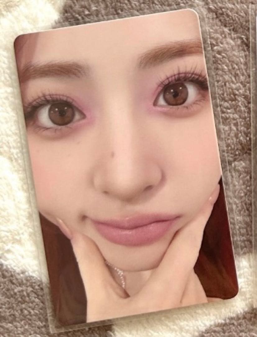 ルセラフィム ユンジン easy weverse 限定 ドアップ トレカ - メルカリ