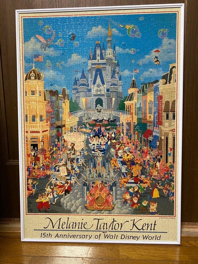 ディズニー・ワールド15周年記念2,000ピースパズル(完成品、フレーム付き) ジグソーパズル 2000ピース ディズニー オールスター ステンドグラス