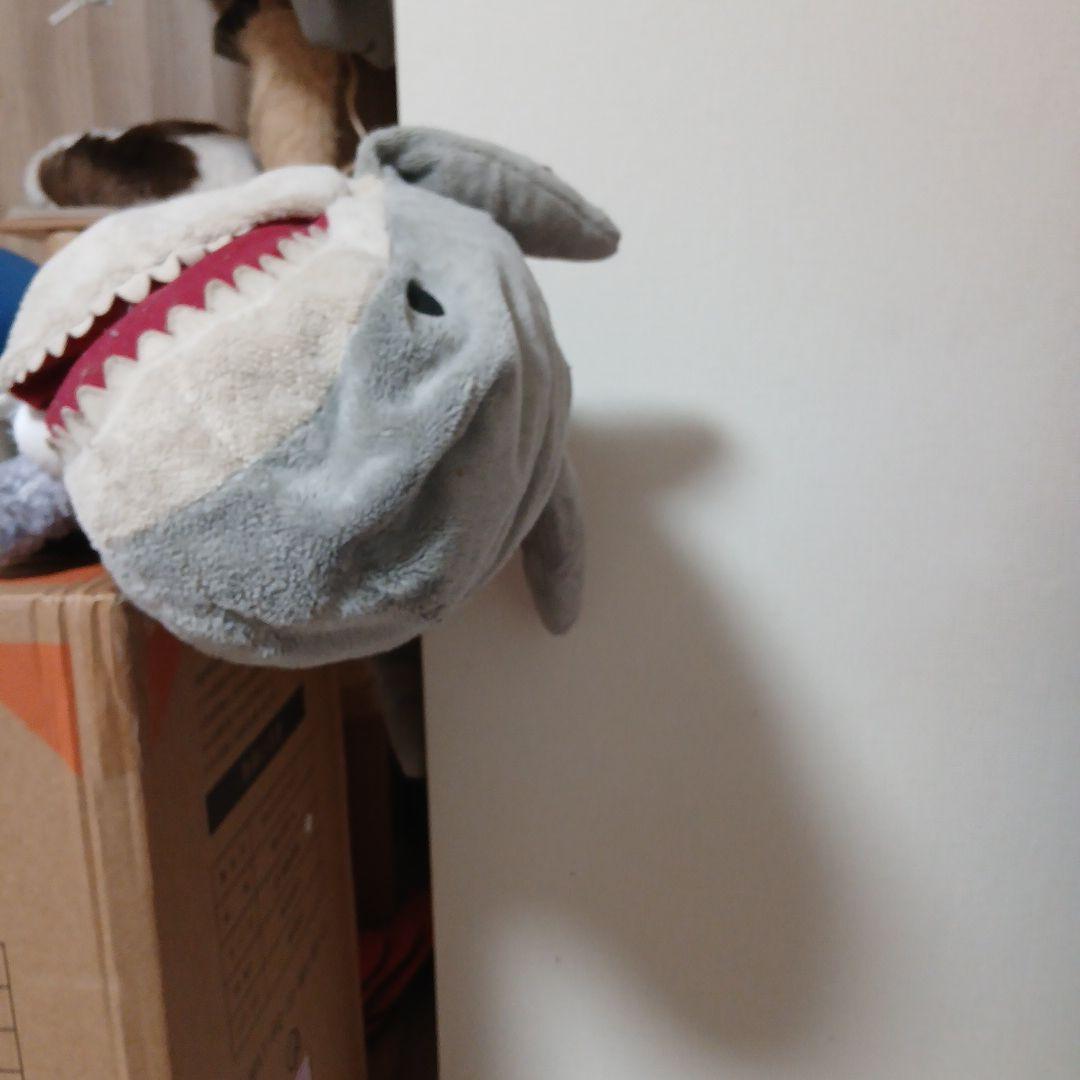グレーのサメ ぬいぐるみ