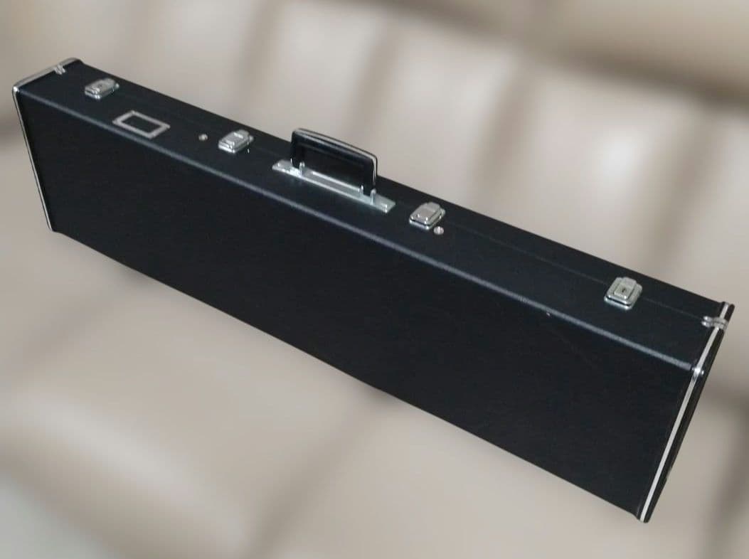 三味線 ハードケース、駒付き ！