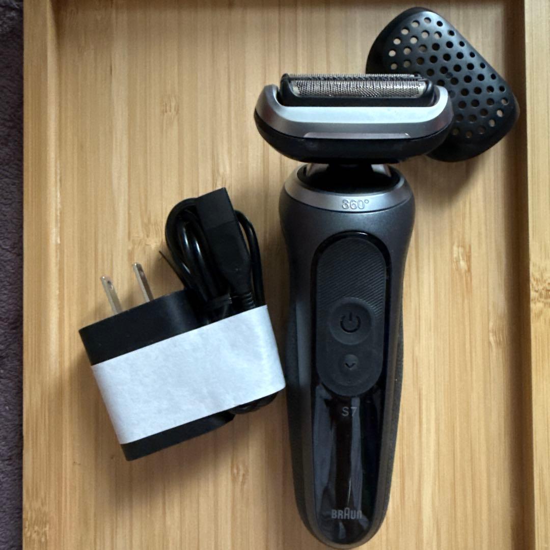 未使用品　Braun S7 メンズ電気シェーバー ダークグレー色　充電器付き