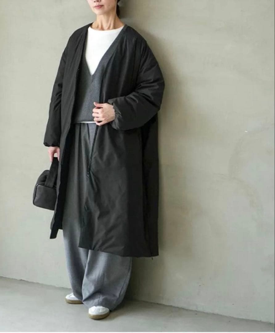 新品　完売品solamonat pocheVネックライトダウンコート　ブラック