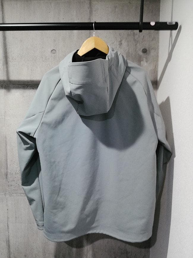 美品24FWマムート ウィンターフィールド ソフトシェルフード